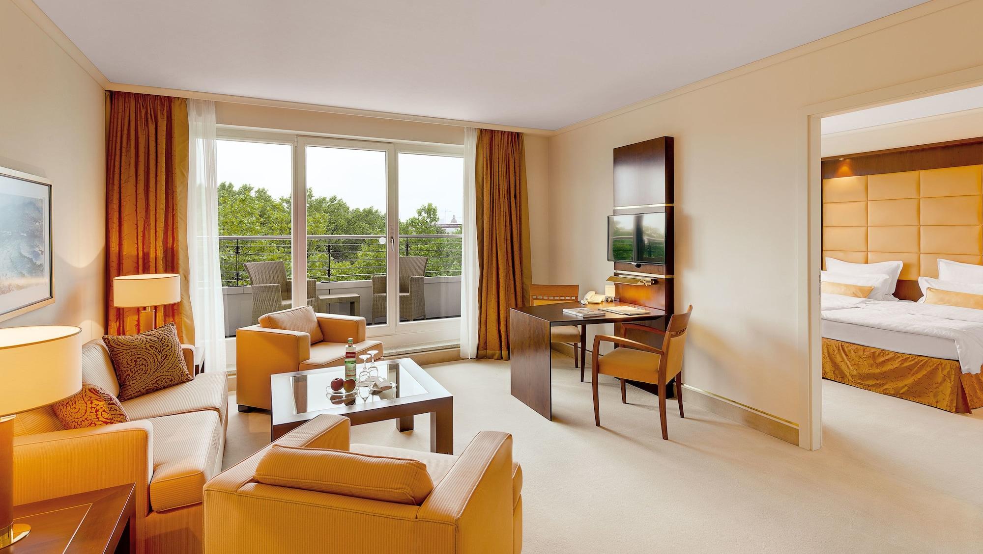 Grand Elysee Hamburg Exterior photo Suite