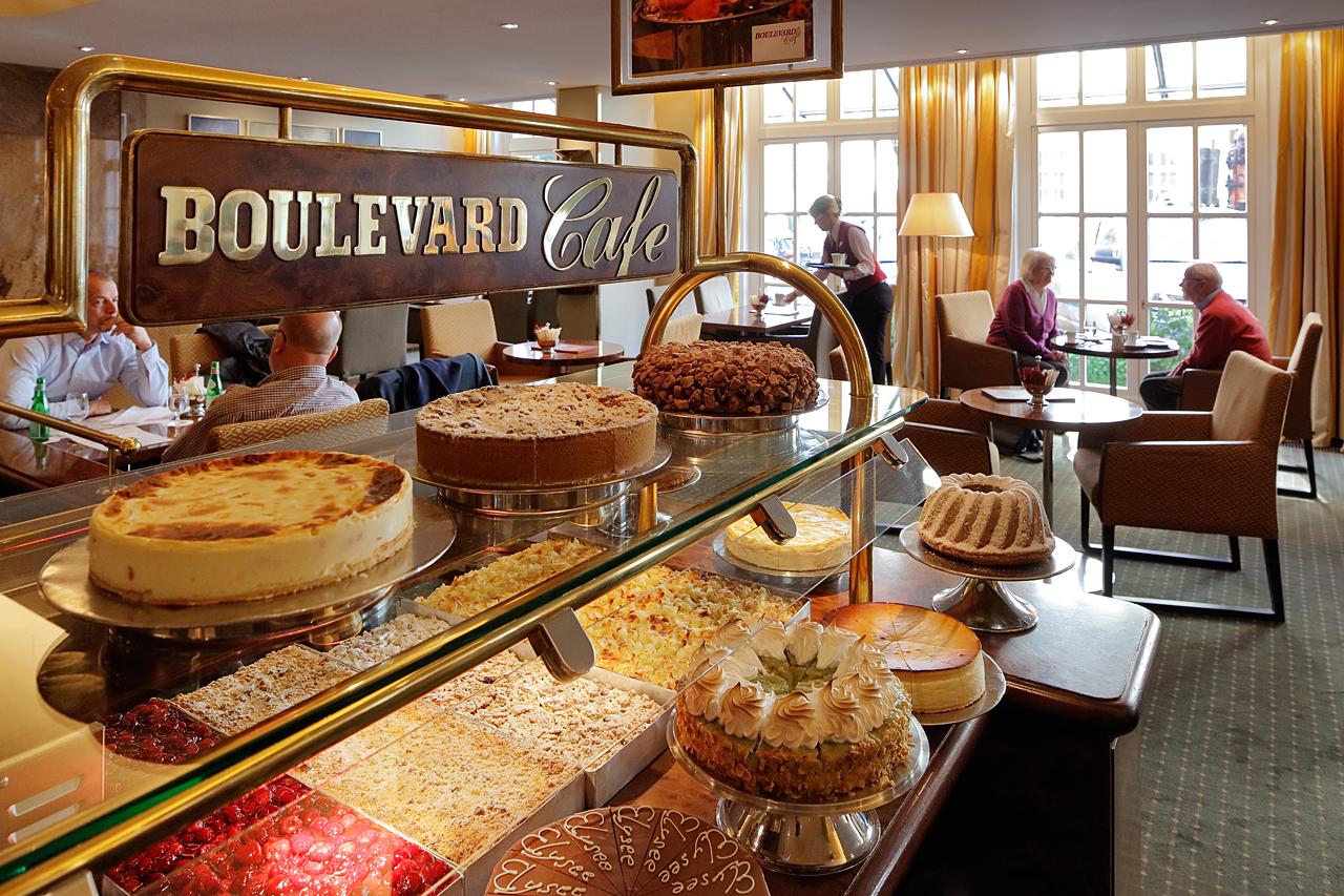 Grand Elysee Hamburg Exterior photo Café Boulevard