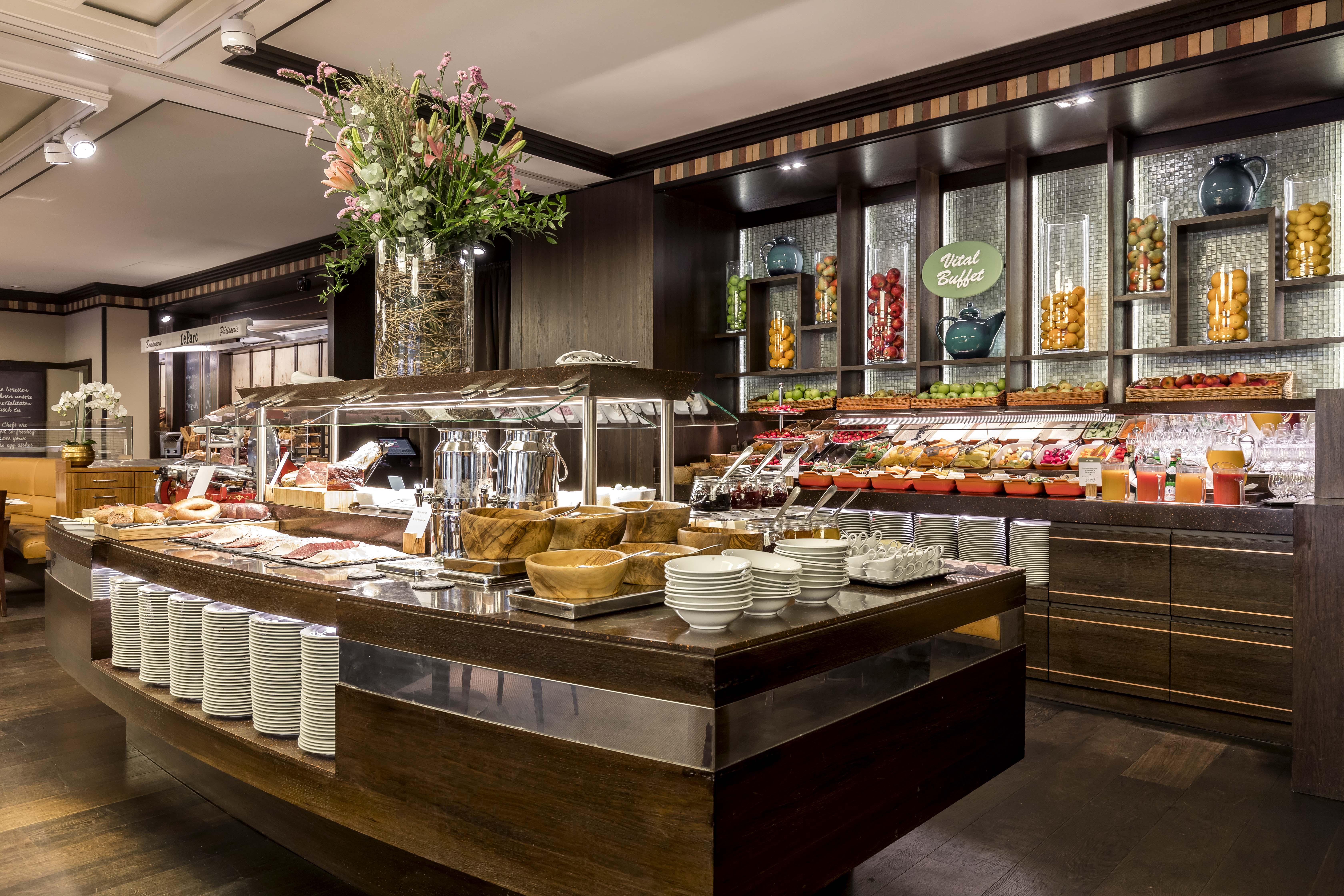 Grand Elysee Hamburg Exterior photo The buffet at the restaurant