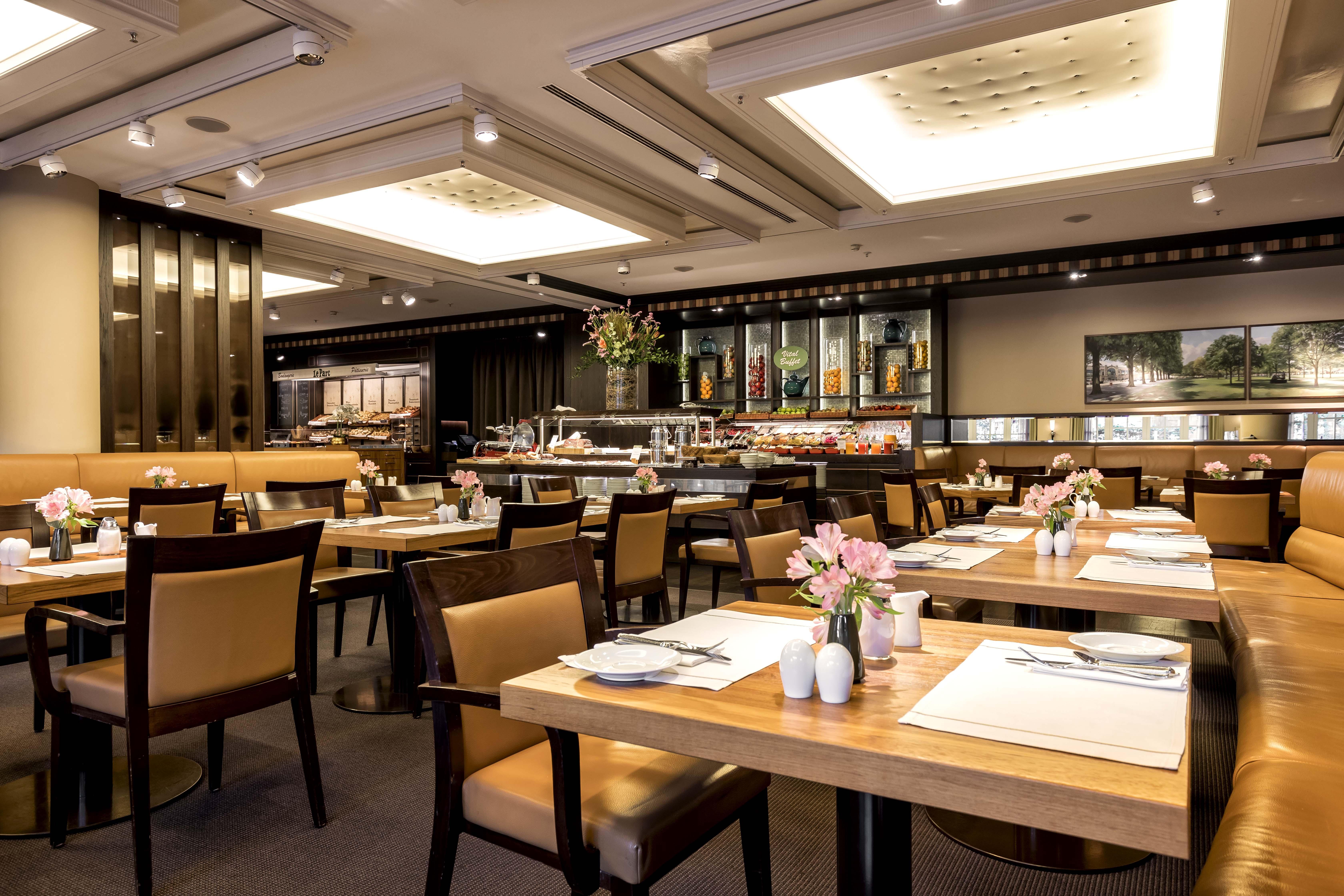 Grand Elysee Hamburg Exterior photo The interior of the restaurant