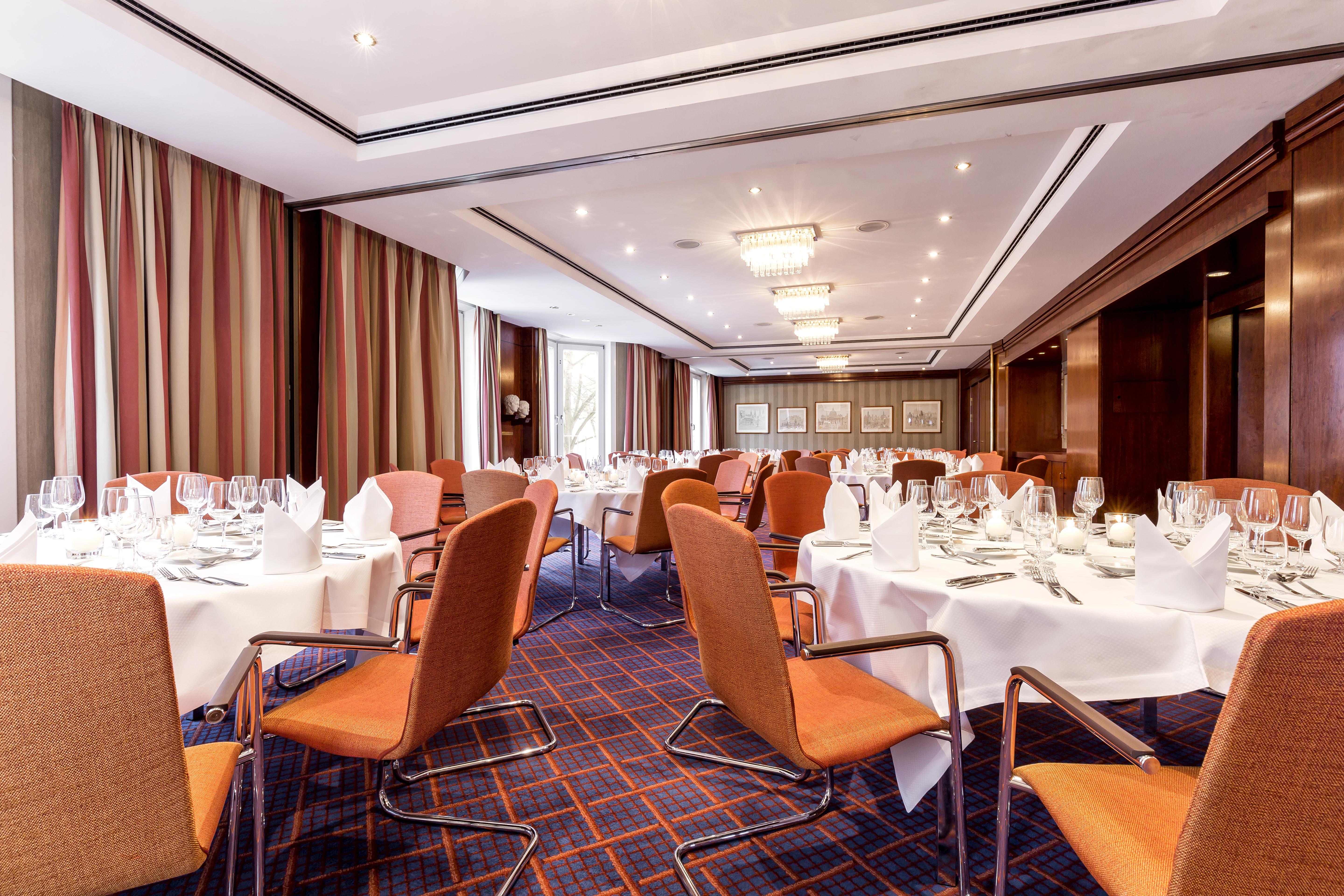 Grand Elysee Hamburg Exterior photo The restaurant