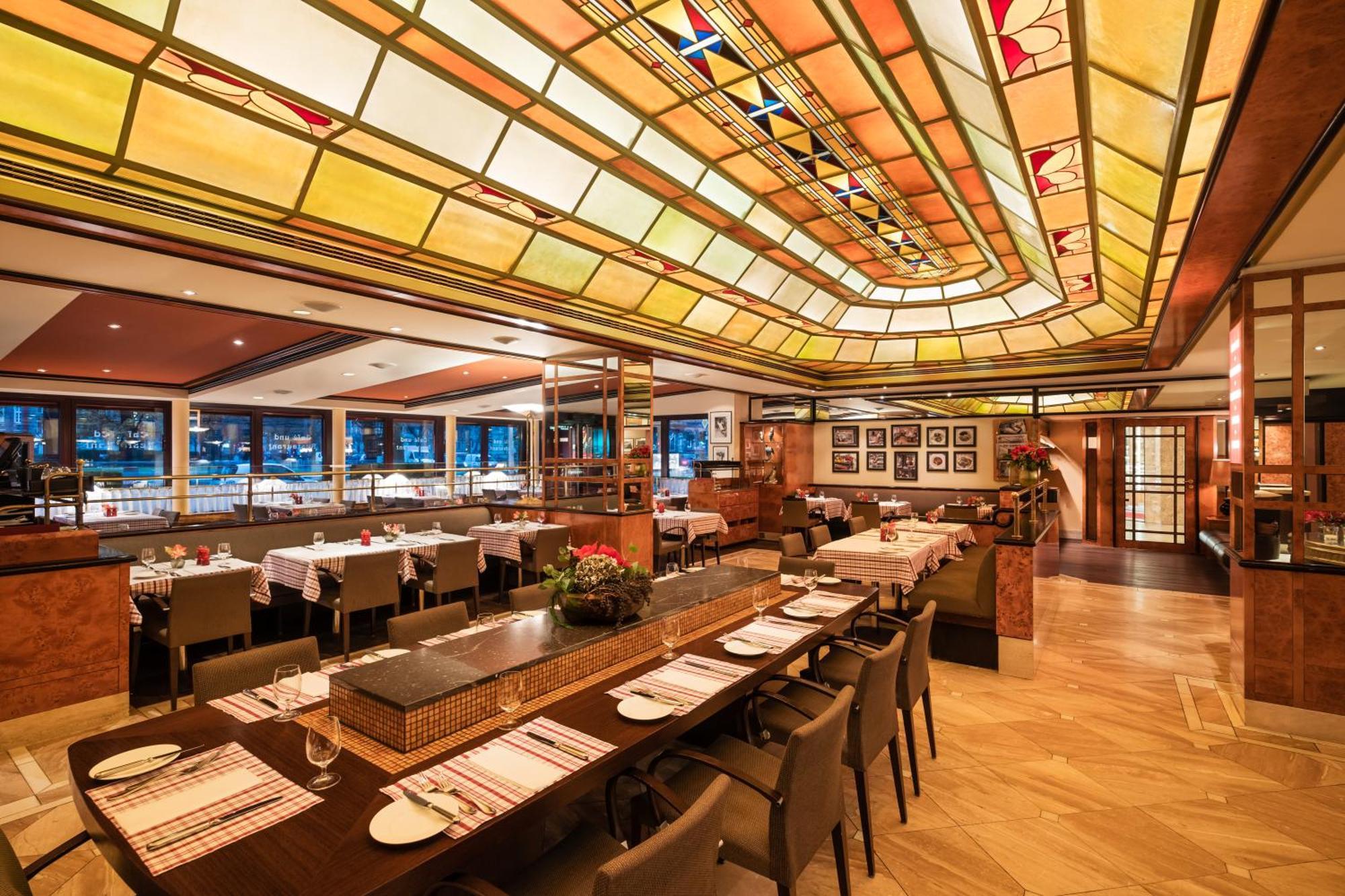 Grand Elysee Hamburg Exterior photo The restaurant