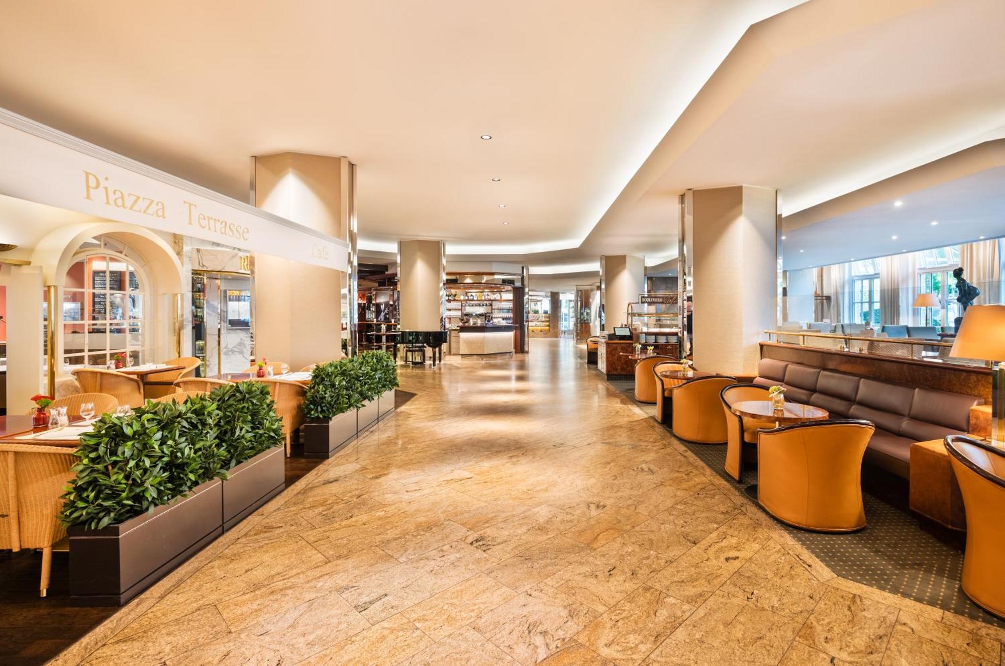 Grand Elysee Hamburg Exterior photo The lobby