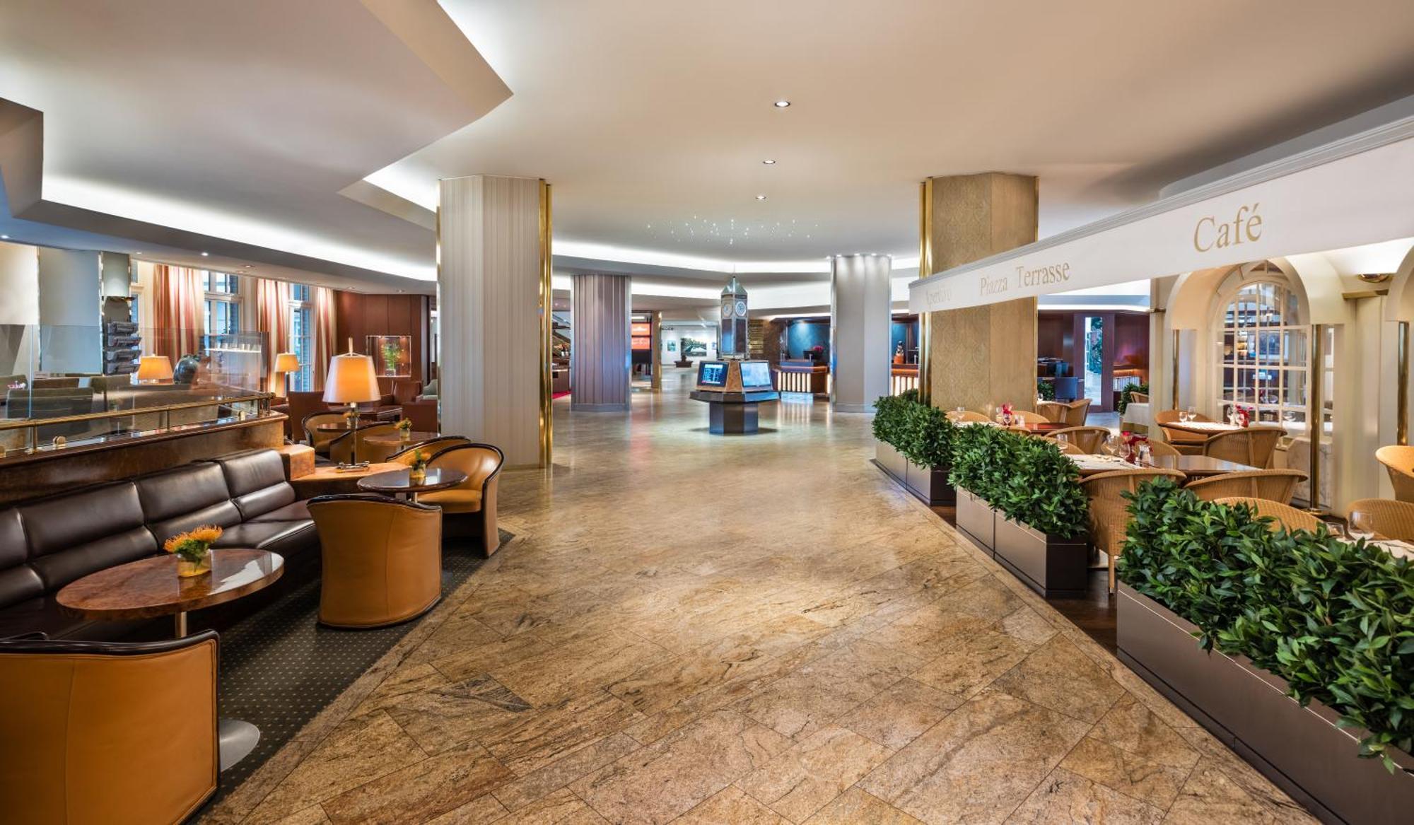 Grand Elysee Hamburg Exterior photo Lobby