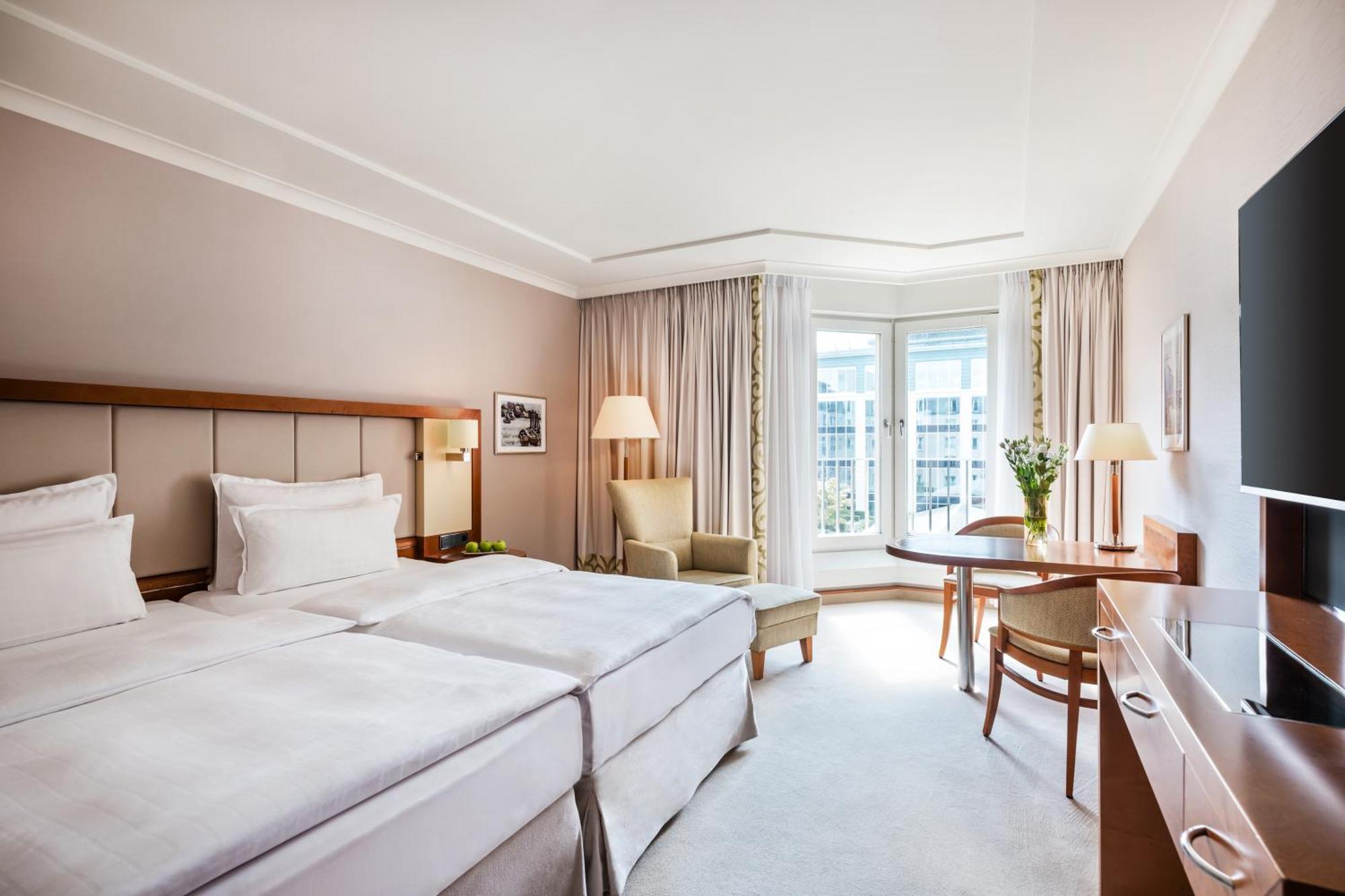 Grand Elysee Hamburg Exterior photo A room at the hotel