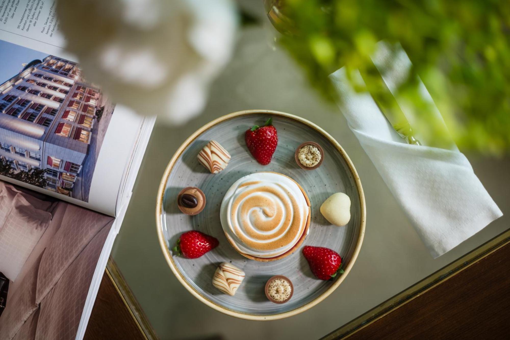 Grand Elysee Hamburg Exterior photo A coffee with a selection of petits fours