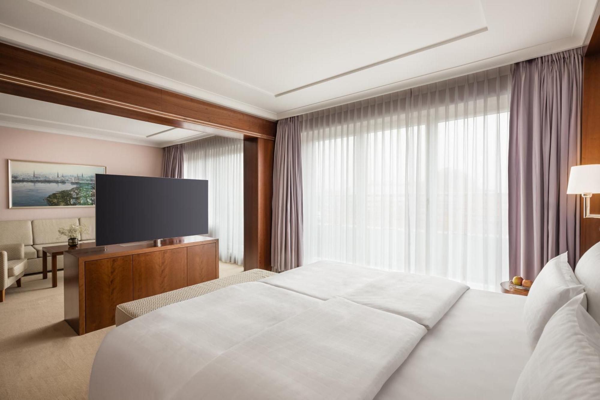 Grand Elysee Hamburg Exterior photo A bedroom at the hotel