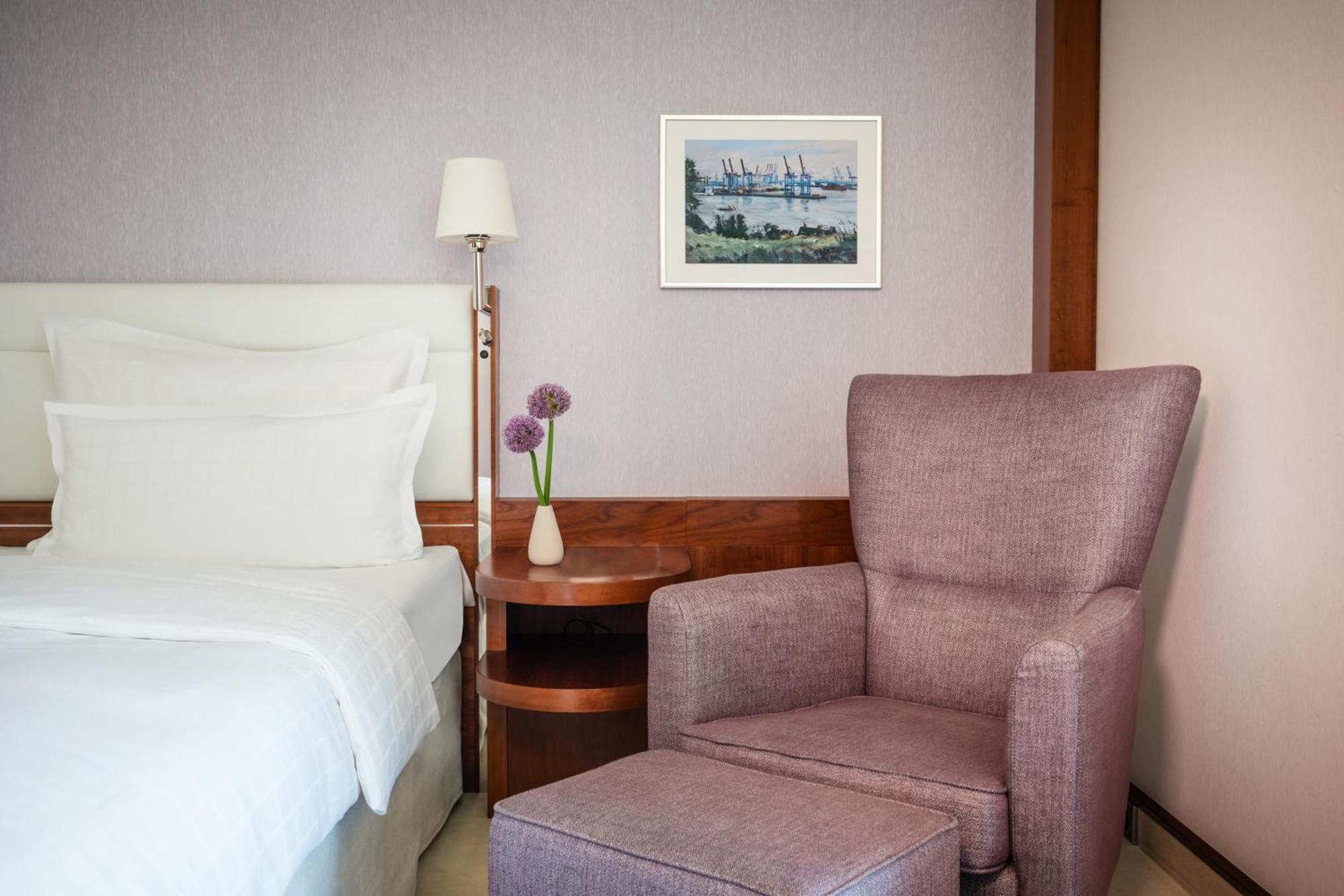 Grand Elysee Hamburg Exterior photo A room at the hotel
