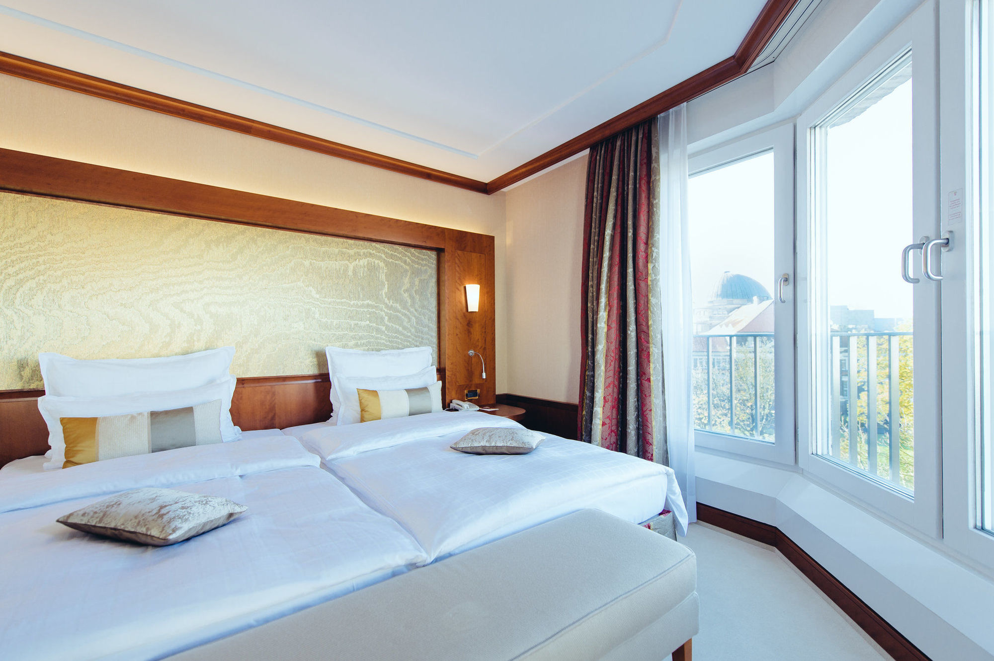 Grand Elysee Hamburg Exterior photo A typical room